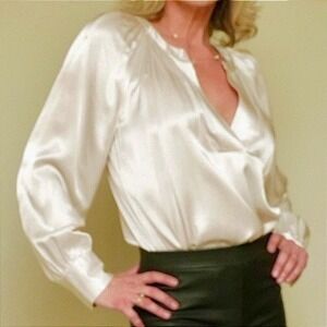 Rails Wynna Ivory V Neck Blouse Shirt Top Size Small